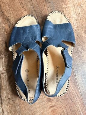Naturalizer Scout Navy Leather Slingback Sandals size 9